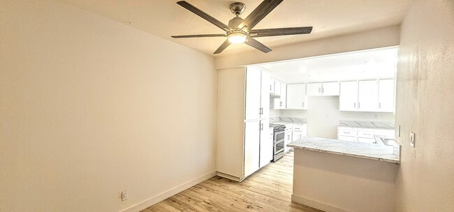 Building Photo - Gorgeous Remodeled 3bed 3bath 2 car garage...