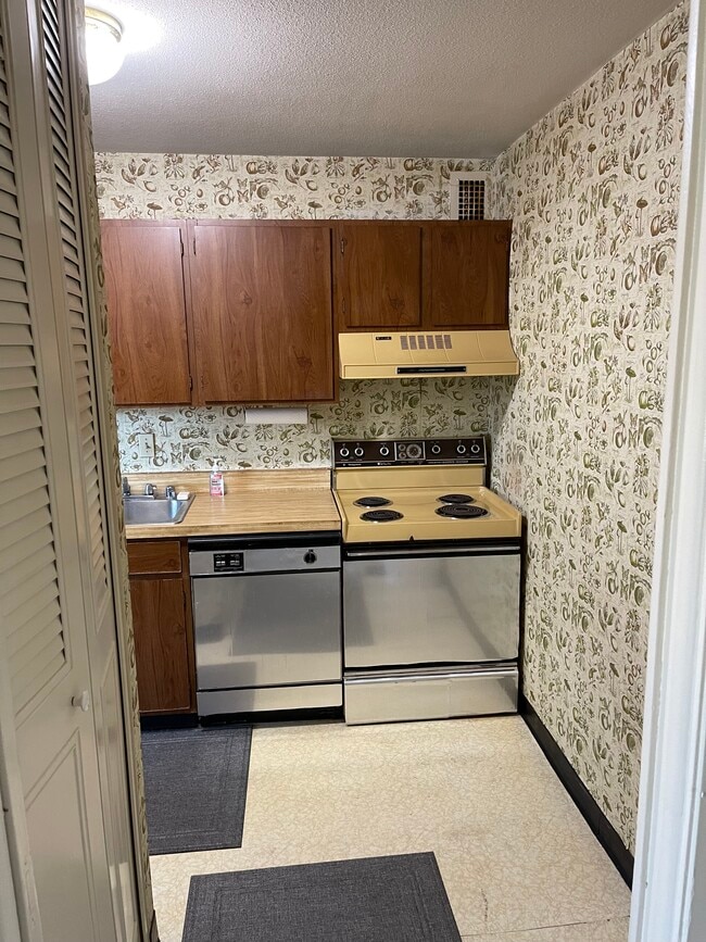 Building Photo - 1 E University Pky