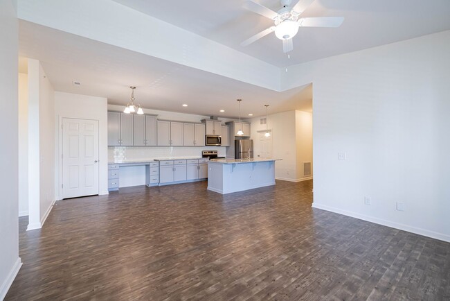 Building Photo - BEAUTIFUL 3BD 2.5 BTH Apartment home RAINT...