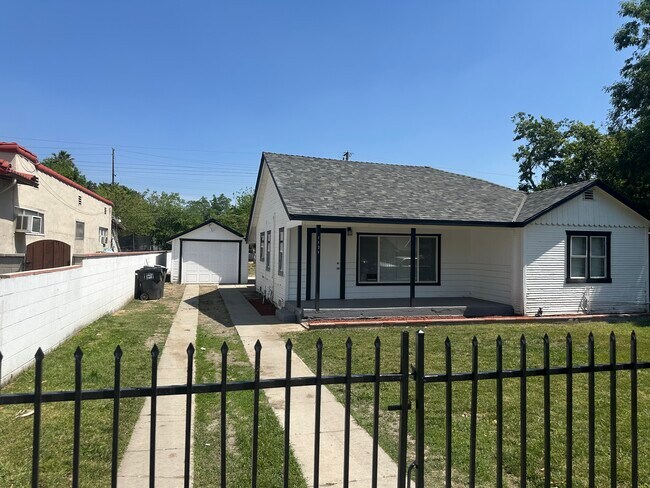 Building Photo - SMRSB