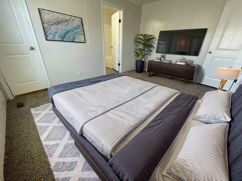 Building Photo - 15835 Marentette Dr