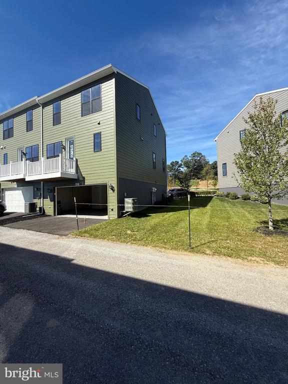 Building Photo - 4127 Ridgeview Ave