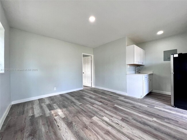 Primary Photo - 2901 NW 18th St
