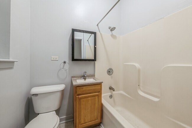 Building Photo - 308 N Kedzie Ave