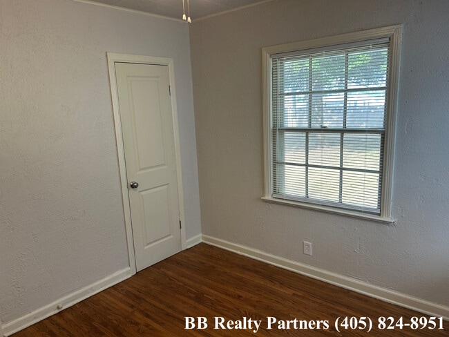 Building Photo - 1317 S Fulton Ave