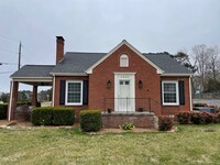 Building Photo - 2 BED, 1 BATH BRICK HOME LOCATED IN ASHEBORO!