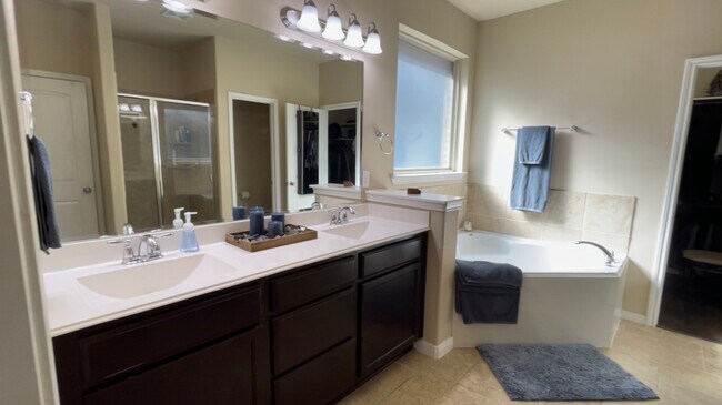 Building Photo - 12643 Jamestown Crossing Ln