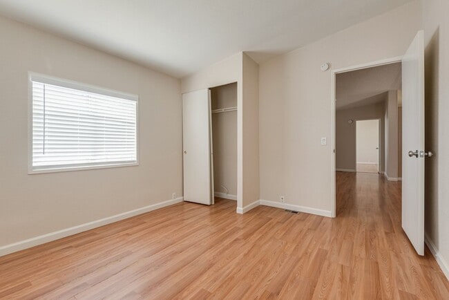Building Photo - Three bed, 2 full bath, manufactured home ...
