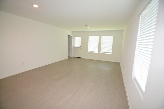 Building Photo - 26926 Dalmatian Bellflower Dr
