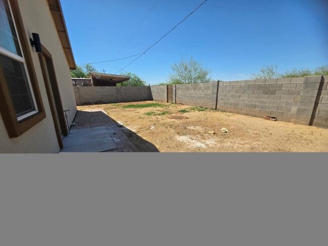 Building Photo - 13736 W Maryland Ave