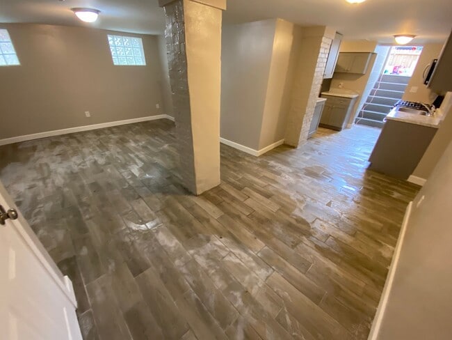 Building Photo - 426 E 15th Ave