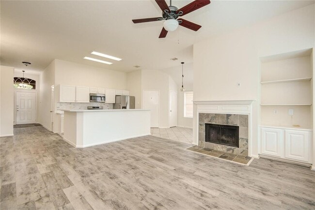 Building Photo - 9719 Goldenglade Dr