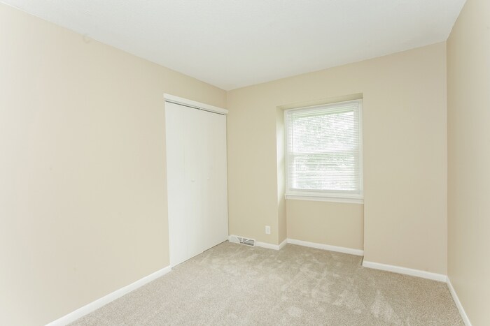 Building Photo - 1808 Forsythia Dr