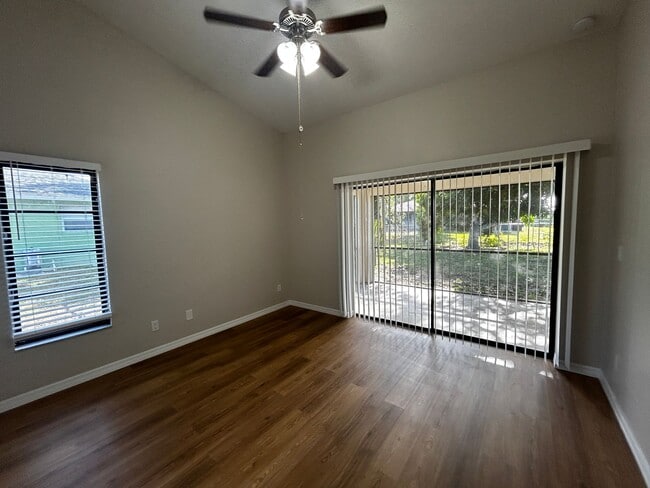 Building Photo - 3307 SW 11th Pl