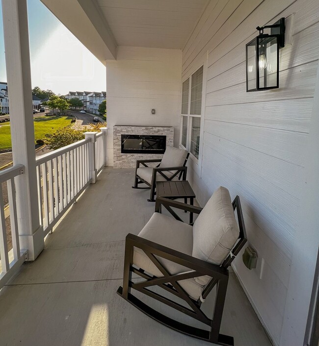 Building Photo - 206 Town Center Dr