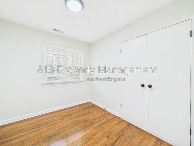 Building Photo - 6420 W 81st Terrace