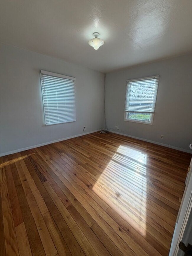 Building Photo - Charming 3-Bedroom Home on a Corner Lot