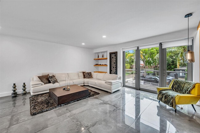 Building Photo - 1511 NE 4th Pl