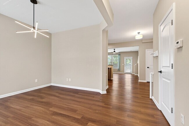 Building Photo - Charming Move-In Ready Townhome in Rustica Oaks!