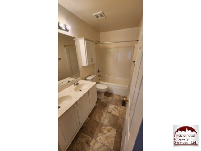 Building Photo - Spacious 3 Level Townhome In Wellington Tr...