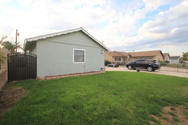Building Photo - Charming 3-Bedroom Home with Spacious Layo...