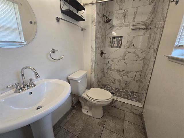 Building Photo - 624 Oceanview Dr