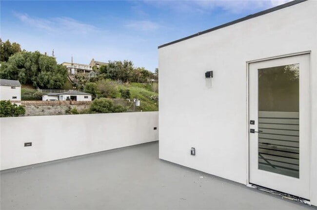 Building Photo - 1862 Echo Park Ave