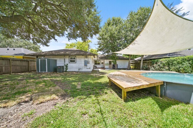Building Photo - 5411 Meadow Creek Ln