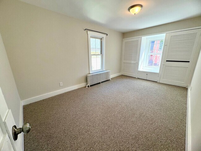 Building Photo - 3 Bedroom 1.5 Bathroom Available in Manheim!