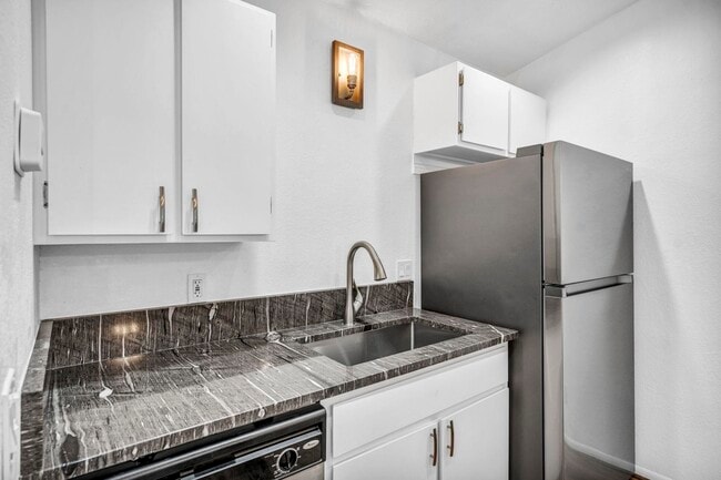 Building Photo - 100 Bay Point Dr