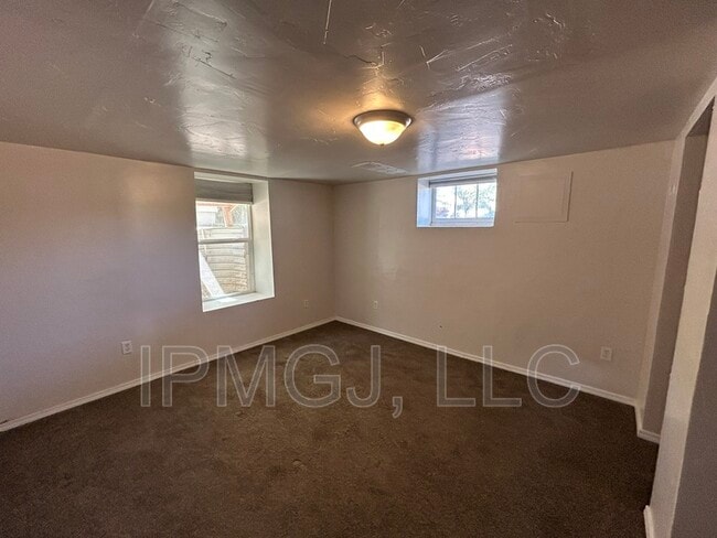 Building Photo - 935 Teller Ave