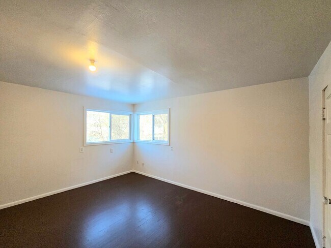 Building Photo - 4-Bedroom + Den, 2-Bath House for Rent in Cashmere ON THE RIVER!!