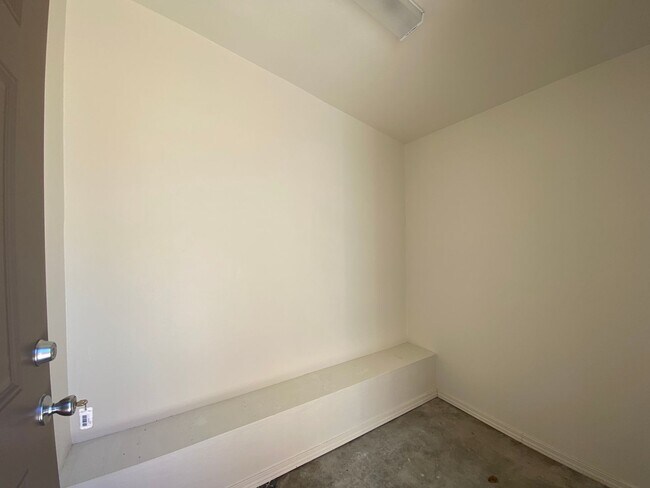 Building Photo - 3232 N Tani Rd