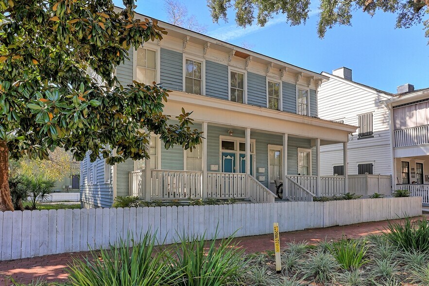 Building Photo - 303 W Park Ave