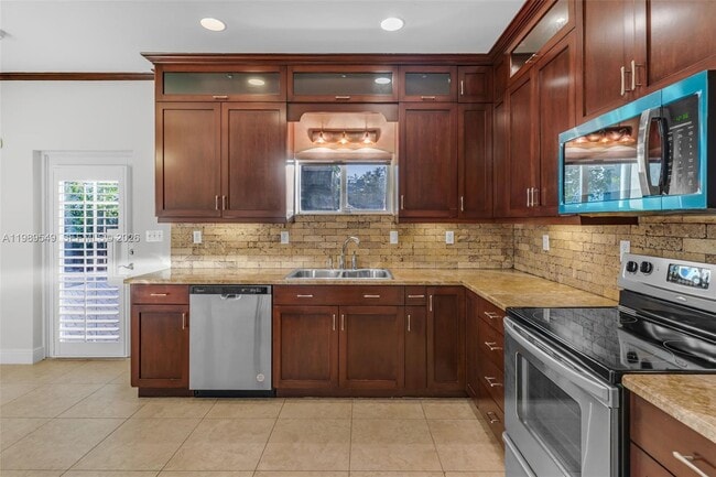 Building Photo - 7048 SW 83rd Ct