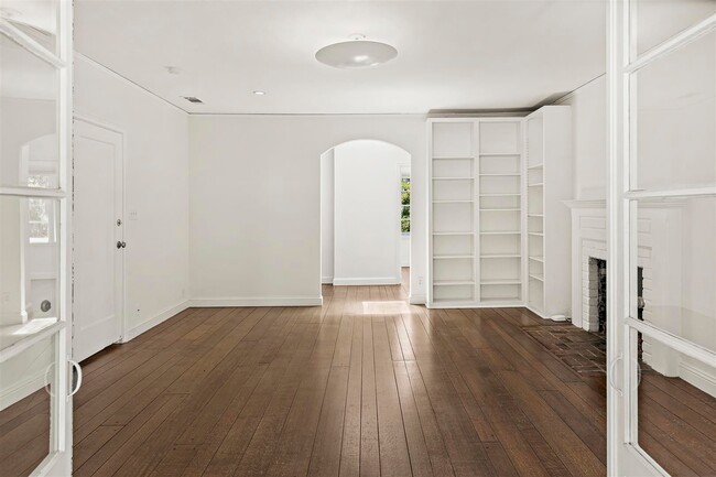Building Photo - Large, Beautiful Upper Piedmont Home