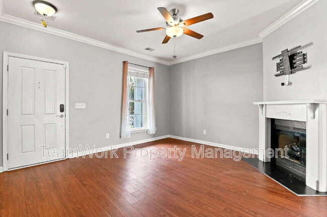 Building Photo - 307 Pimpernel St