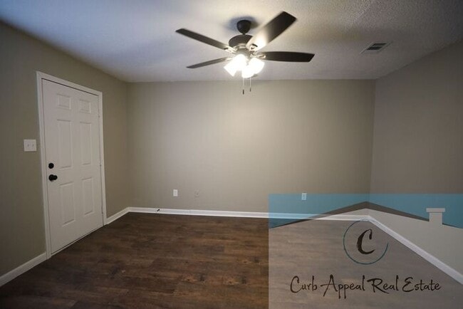 Building Photo - Recently renovated 1 bed, 1 bath apt - washer, dryer and utilities included!! HUD accepted!