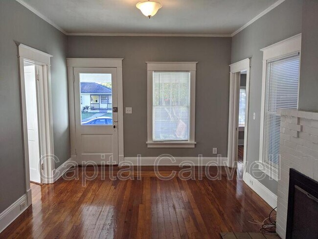 Building Photo - 304 E Hanna Ave