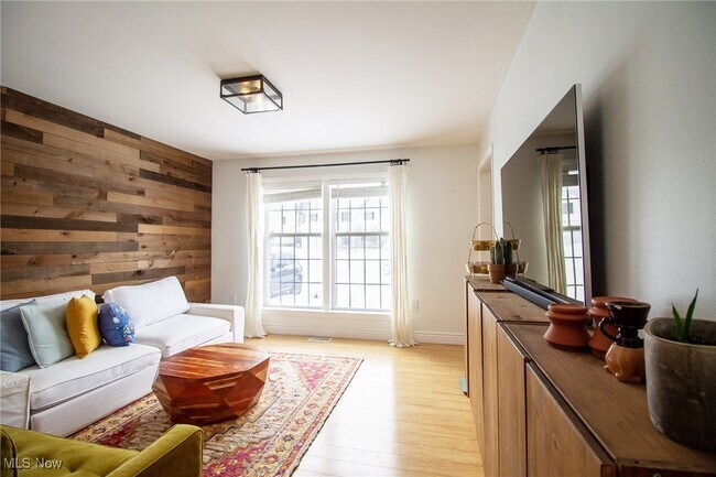 Building Photo - 889 Holborn Rd