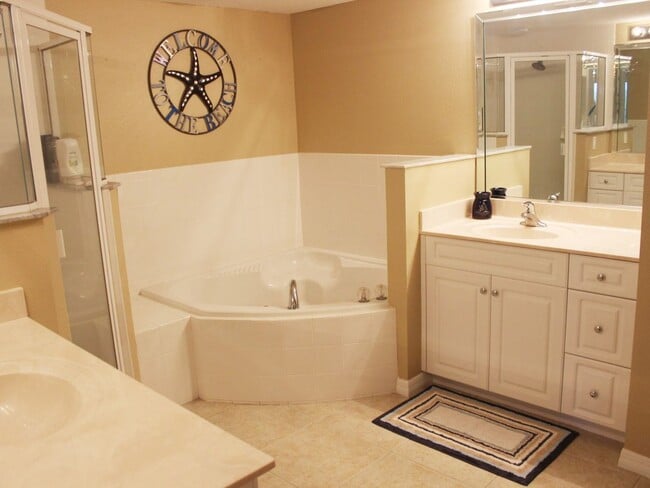 Building Photo - Beautiful Ocean Walk Condo Available February 19th