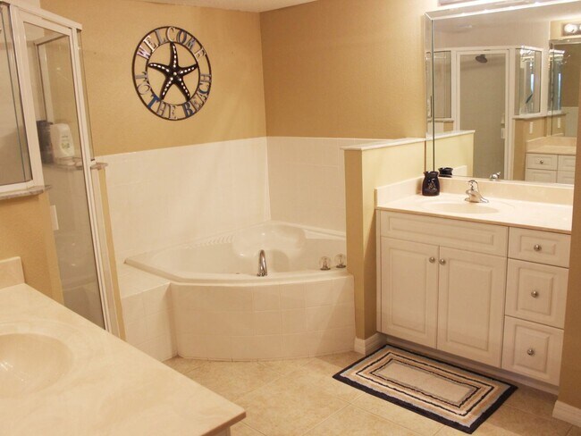 Building Photo - Beautiful Ocean Walk Condo Available February 28th