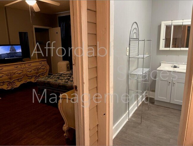 Building Photo - 160 Lamar St