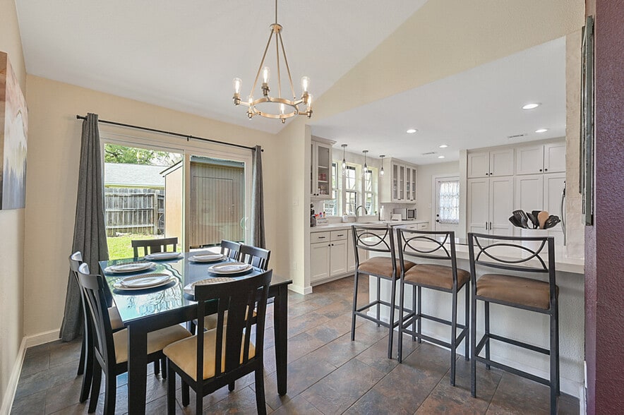 Building Photo - 1409 Clement Ct