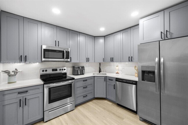 Building Photo - 6100 S Falls Cir Dr