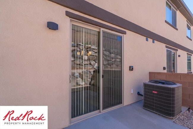 Building Photo - Modern 4-Bed Townhome in Hurricane Heights