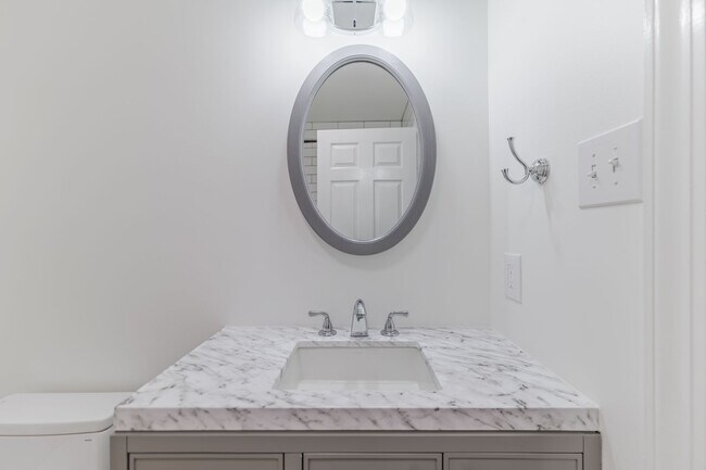 Building Photo - Great Renovated Duplex Flat for rent in We...