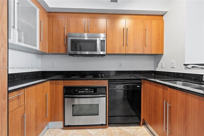 Building Photo - 325 S Biscayne Blvd