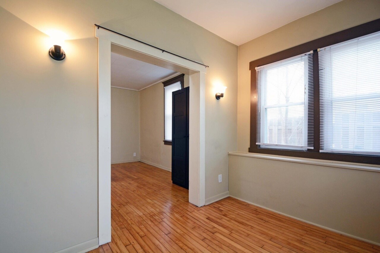 Building Photo - 2418 University Ave NE