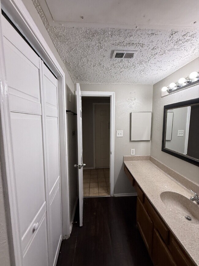 Building Photo - 9601 Forest